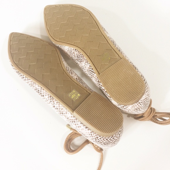 Snake skin natural lace up flats NWT - Picture 6 of 6